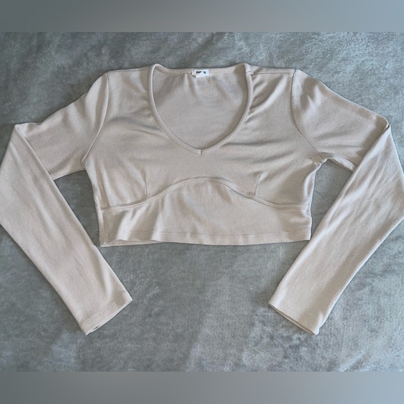 Long Sleeve Cropped Garage Top - Picture 2 of 7